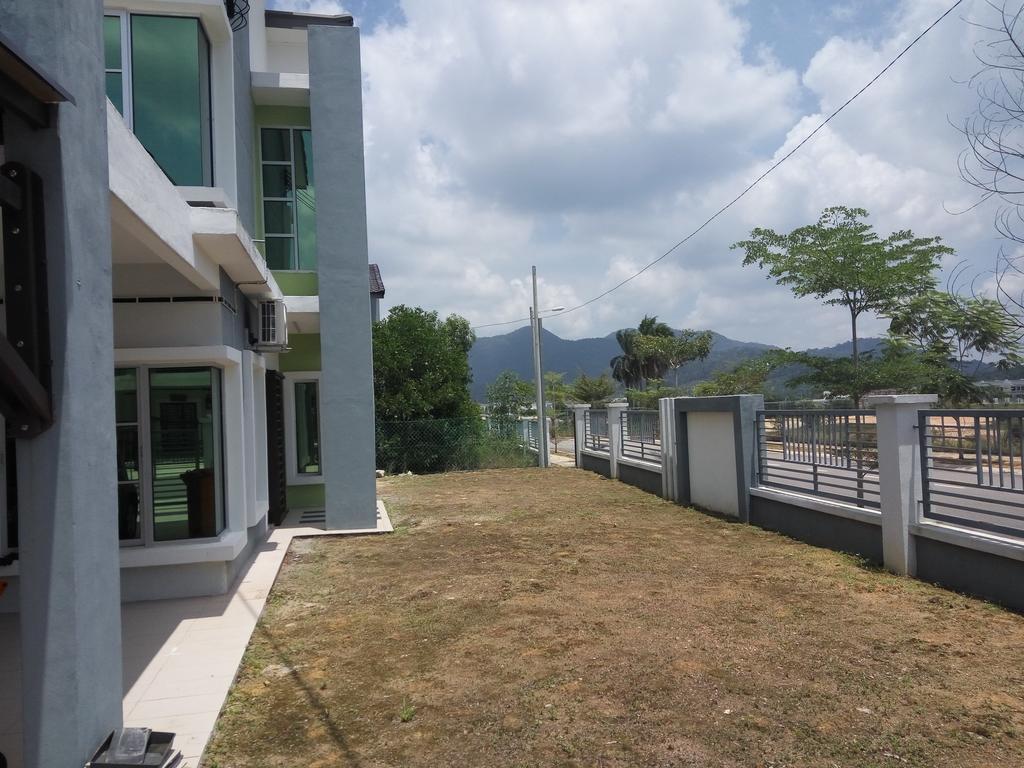 Impianacasa Kluang Homestay エクステリア 写真