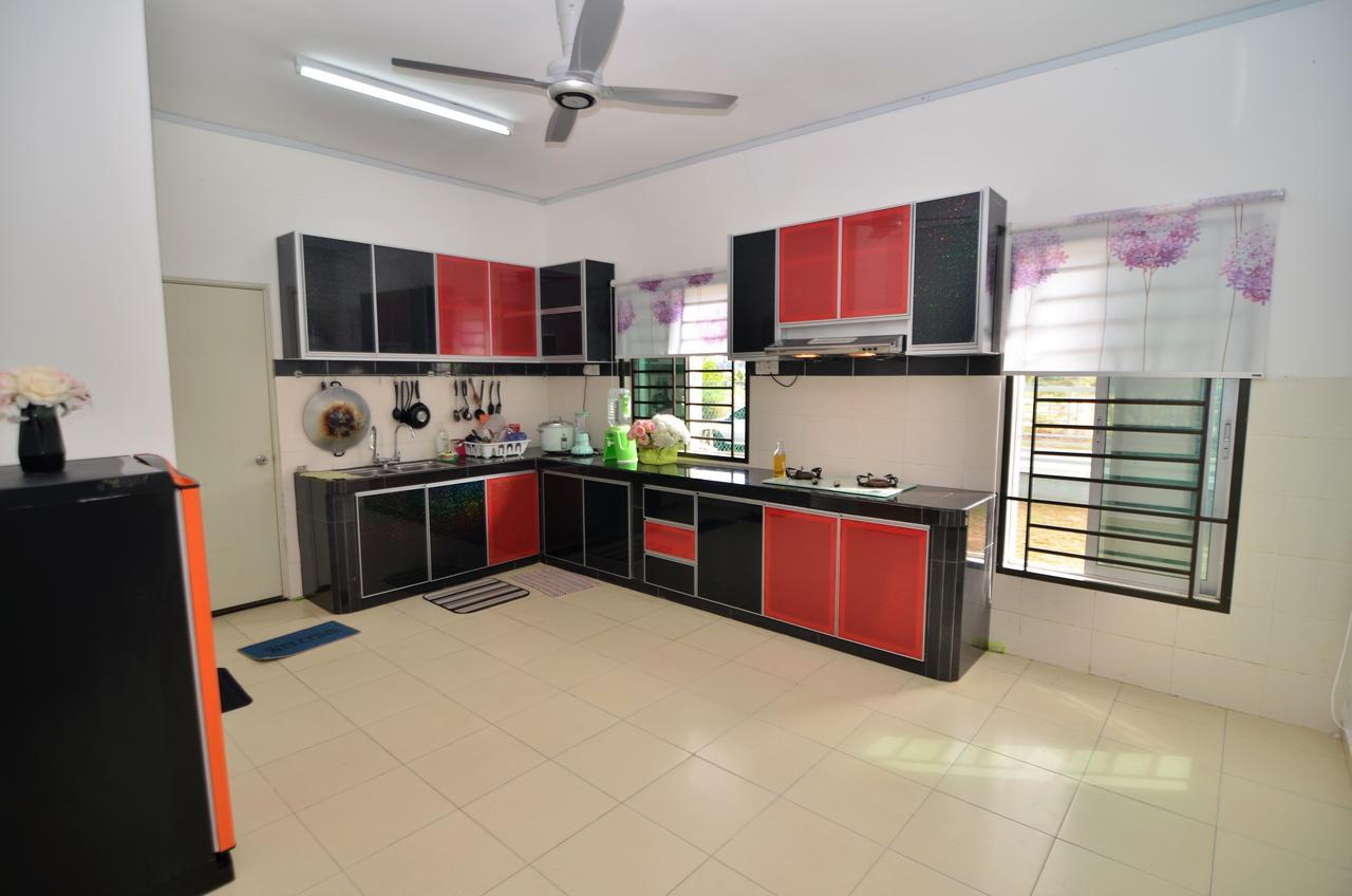 Impianacasa Kluang Homestay エクステリア 写真
