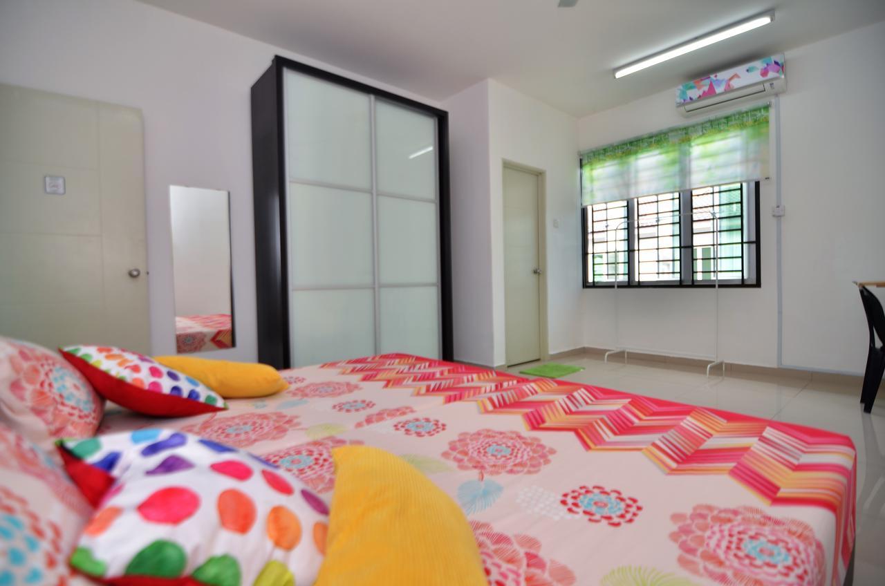 Impianacasa Kluang Homestay エクステリア 写真