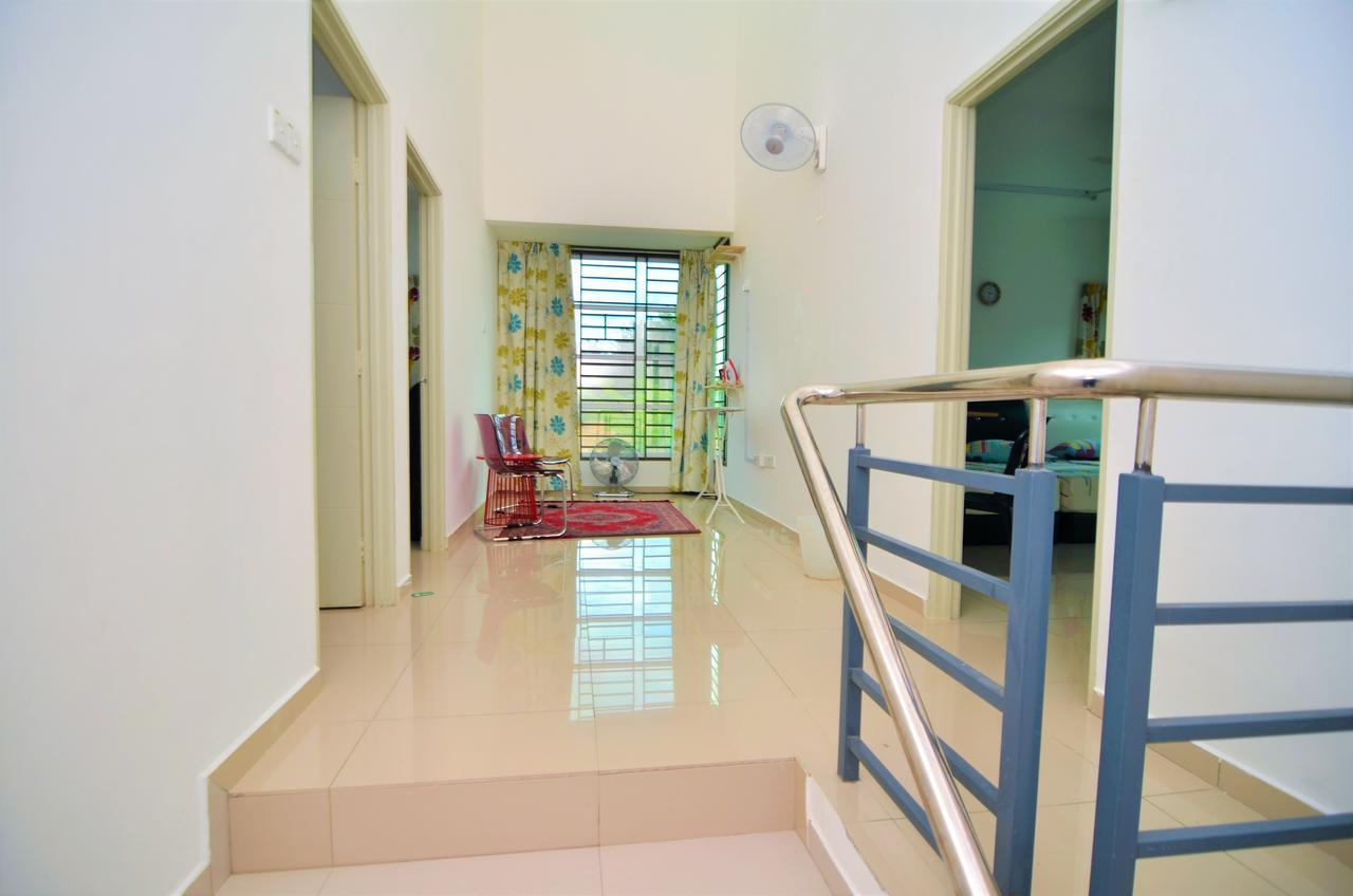 Impianacasa Kluang Homestay エクステリア 写真